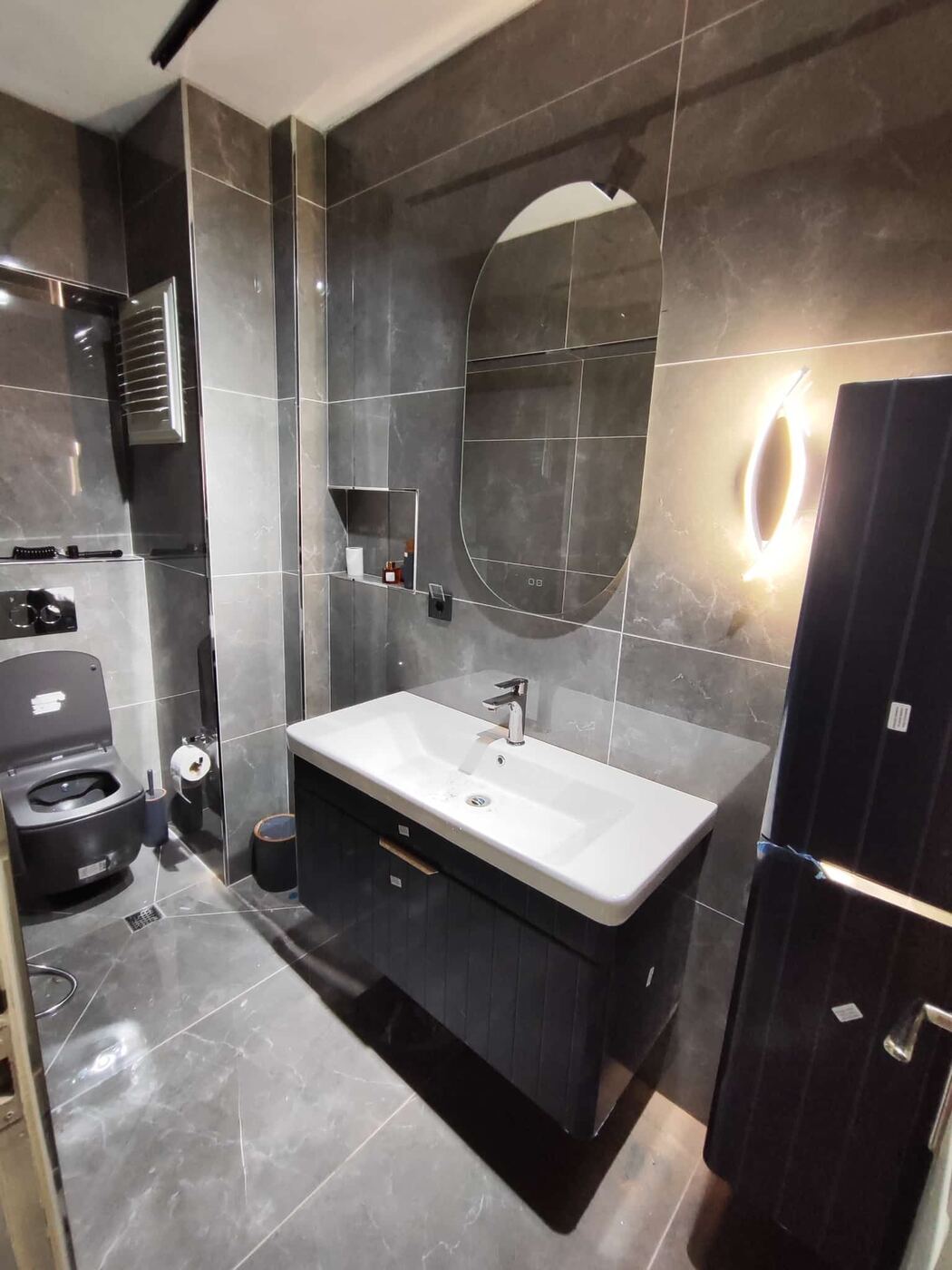 Modern banyo lavabo ve dolap yenilemesi